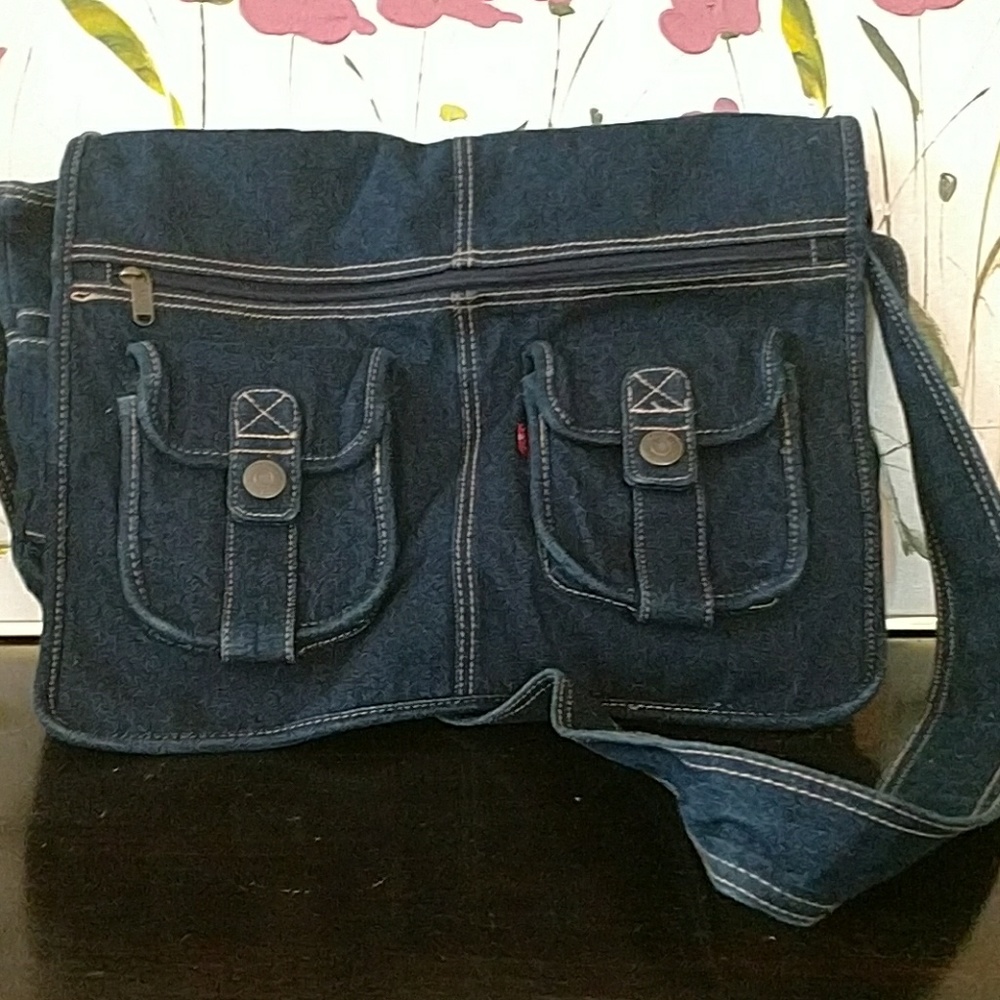 Large Levi's jeans messenger bag...dark denim